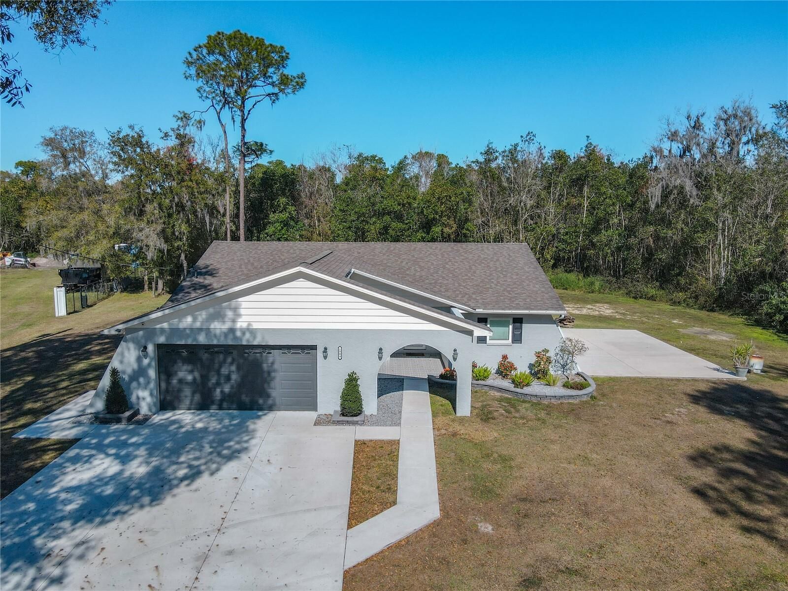 Property Photo: 1904 Foxhollow Drive E FL 33823