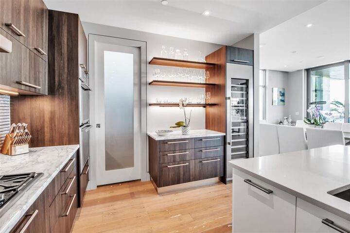 Property Photo:  188 Golden Gate Point 101  FL 34236 