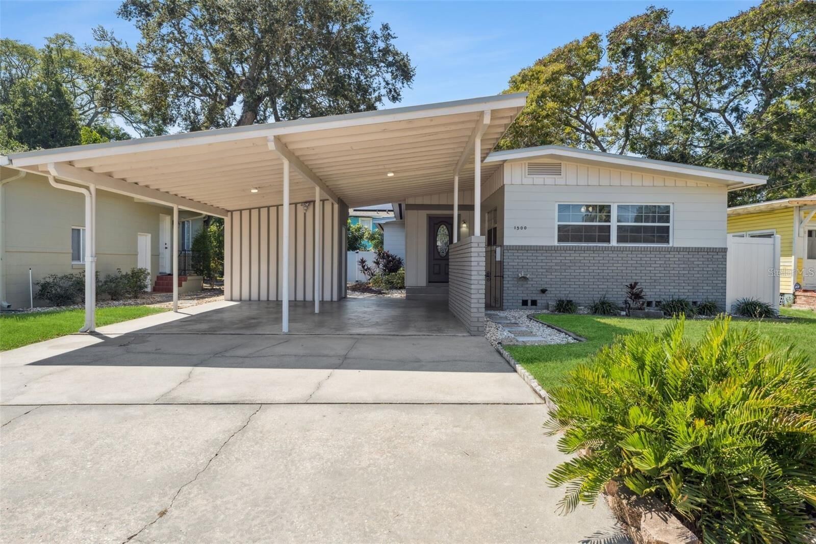 Property Photo:  1500 Pinecrest Place  FL 32803 