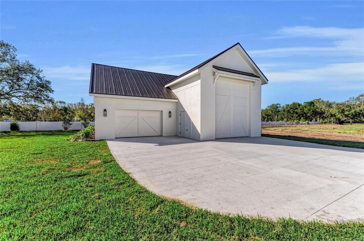 Property Photo:  6609 Paladin Court  FL 34241 