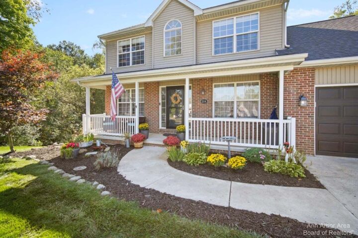 Property Photo: 214 Glenwood Circle MI 48158