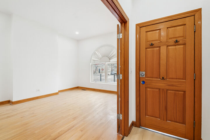 Property Photo:  2336 W Taylor Street  IL 60612 