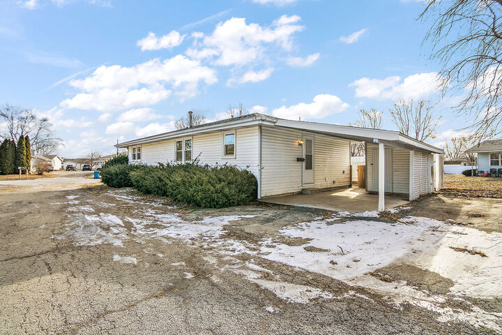 Property Photo:  1227 Peacock Lane  IL 60915 