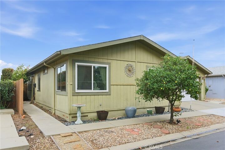 Property Photo:  2170 Avenida Redondo  CA 93458 