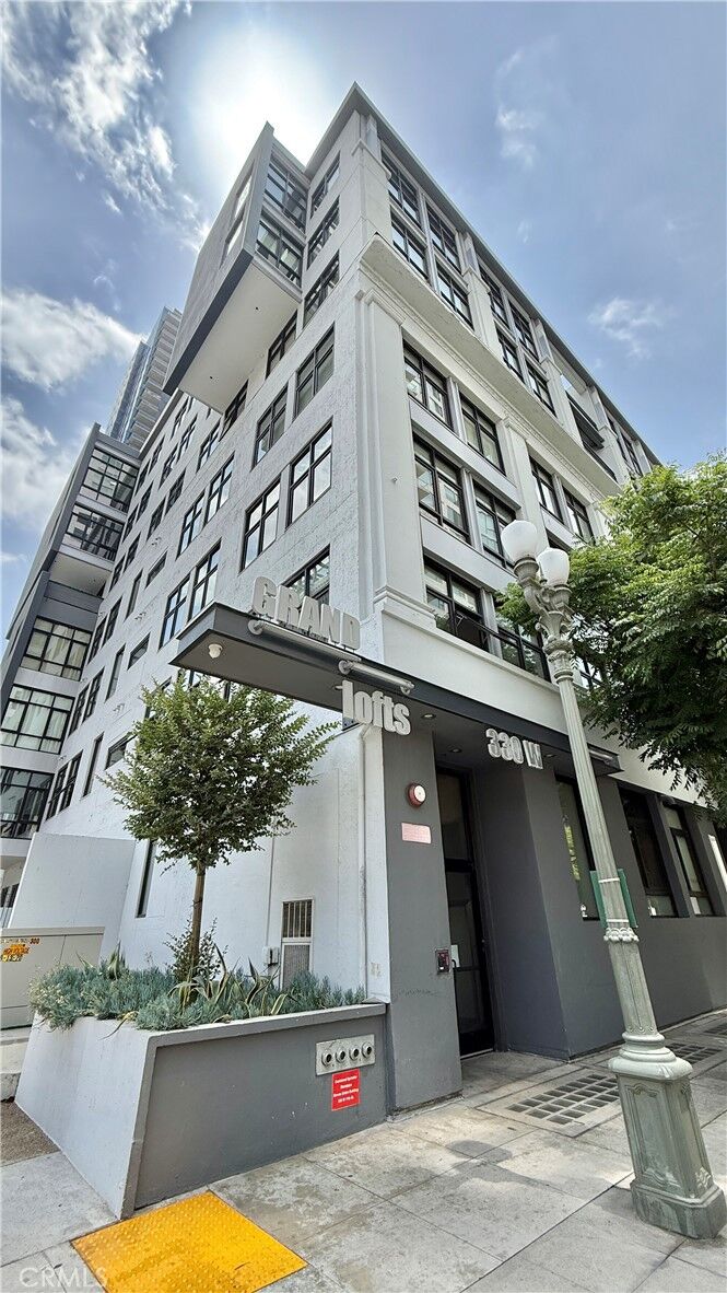 Property Photo:  1100 S Grand A109  CA 90015 