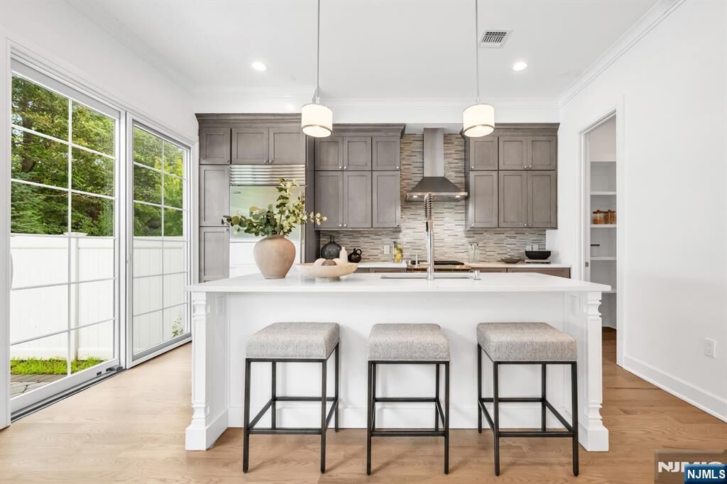 Property Photo:  11 Gabriel Court 11  NJ 07652 