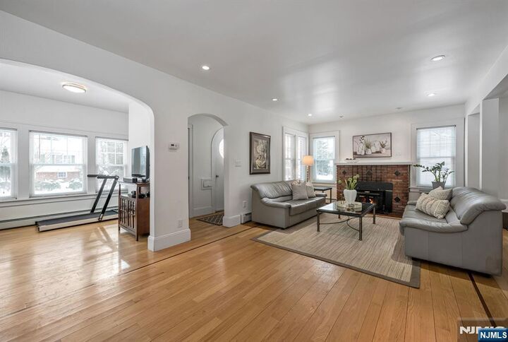 Property Photo:  33 Homewood Avenue  NJ 07401 