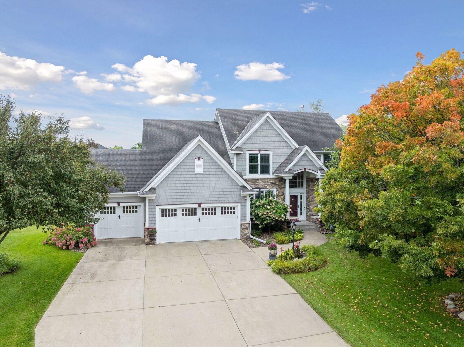 Property Photo:  2717 Edgewater Bay  MN 55125 