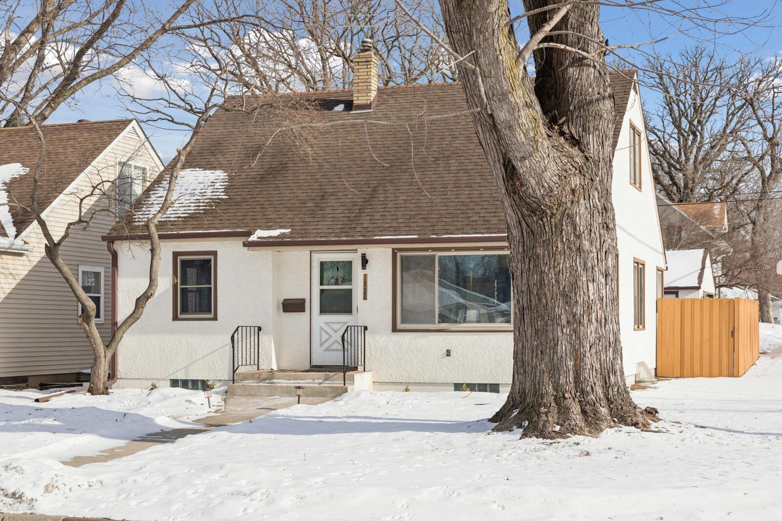 Property Photo: 1922 Malvern Street MN 55113