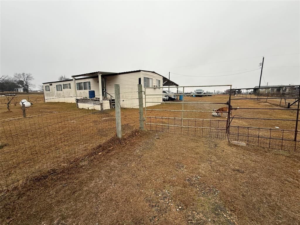 Property Photo: 505 County Road 1442 TX 75497