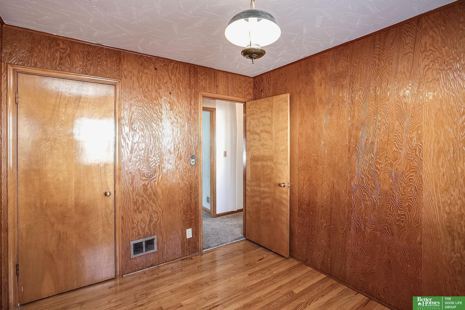 Property Photo:  5424 Northwest Drive  NE 68104 