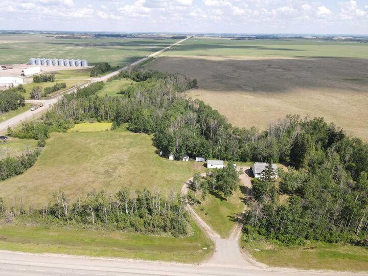Property Photo:  81573 Hwy 2  AB T0H 2R0 