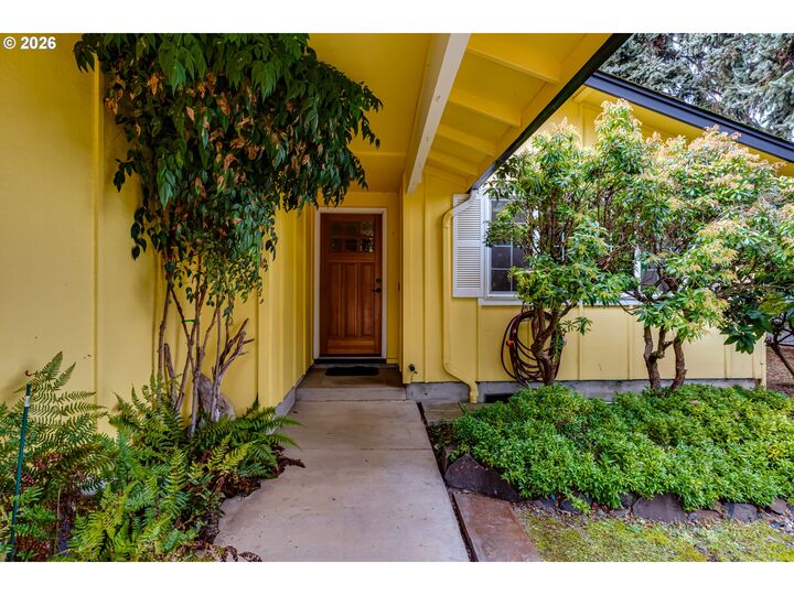 Property Photo: 1230 Debrick Rd OR 97401