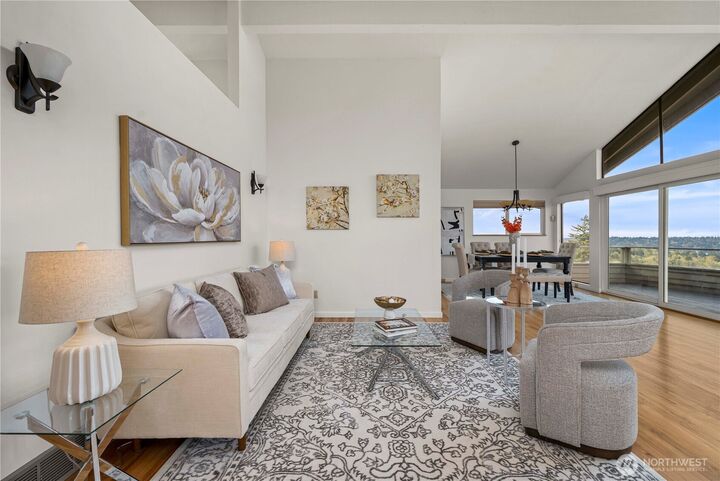 Property Photo:  4538  Somerset Drive SE  WA 98006 