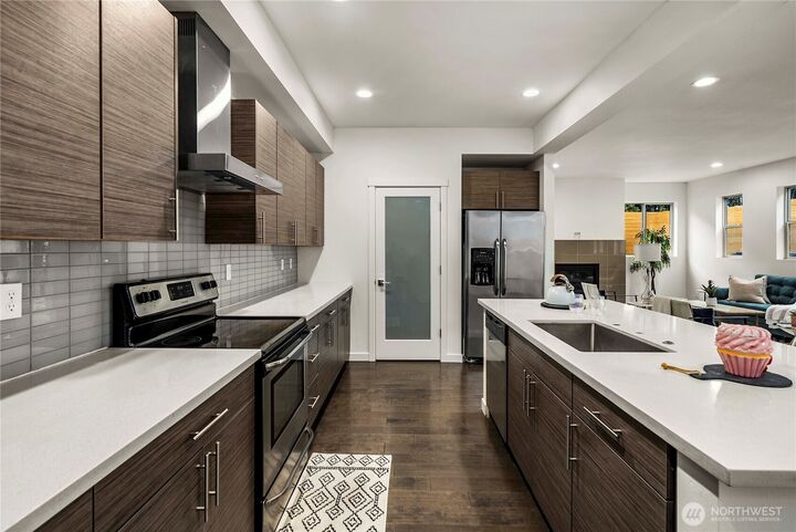 Property Photo:  14811  40th Avenue W  WA 98087 