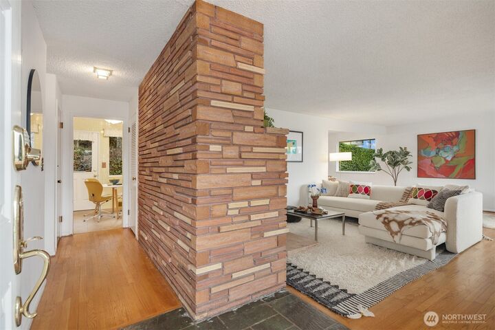 Property Photo:  2510 W Armour Street  WA 98199 