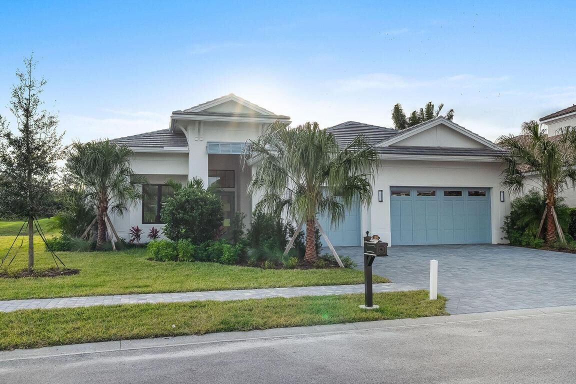 Property Photo:  110 SE Via Verona  FL 34984 