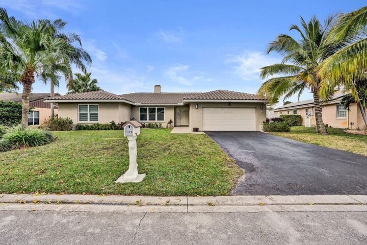 Property Photo: 326 NW 101st Terrace FL 33071