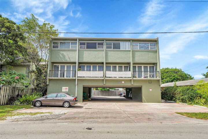Property Photo:  1005 SW 15th Avenue 10  FL 33312 