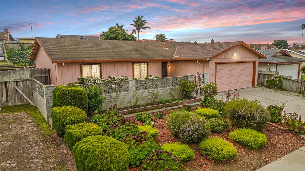 Property Photo:  724 Circle Drive  CA 93905 