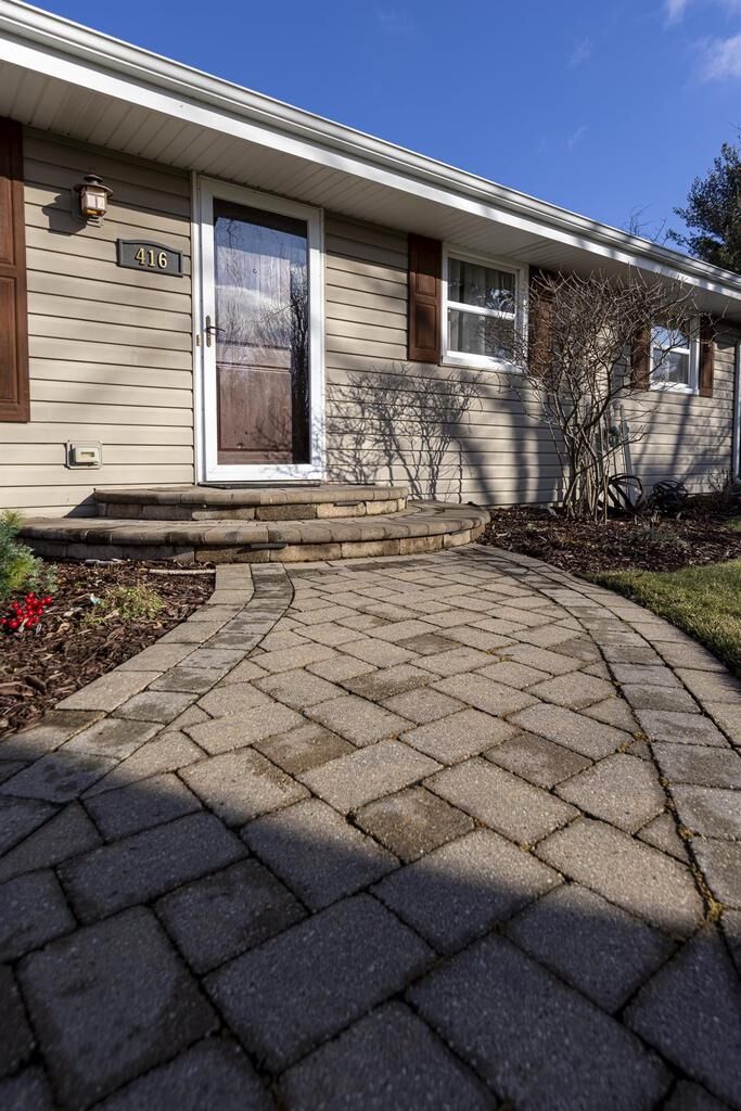 Property Photo:  416 Colby Court  WI 53546 