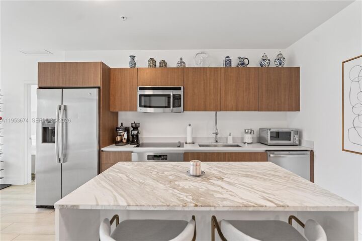 Property Photo: 1600 SW 1st Ave 807 FL 33129