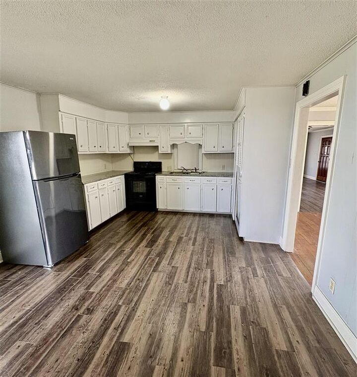 Property Photo:  1228 Susan Street  LA 70665 