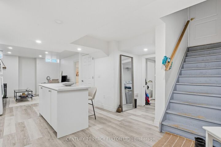 Property Photo:  907 Oaktree Crescent Basement  ON L3X 2Z1 