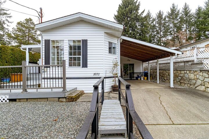 Property Photo: 1071 Bourban Rd BC V0R 2P2