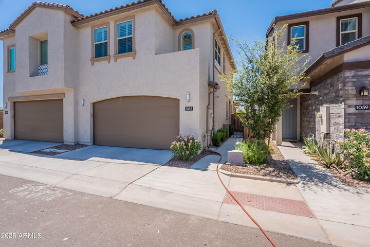 Property Photo: 1055 W Diamondback Drive AZ 85286