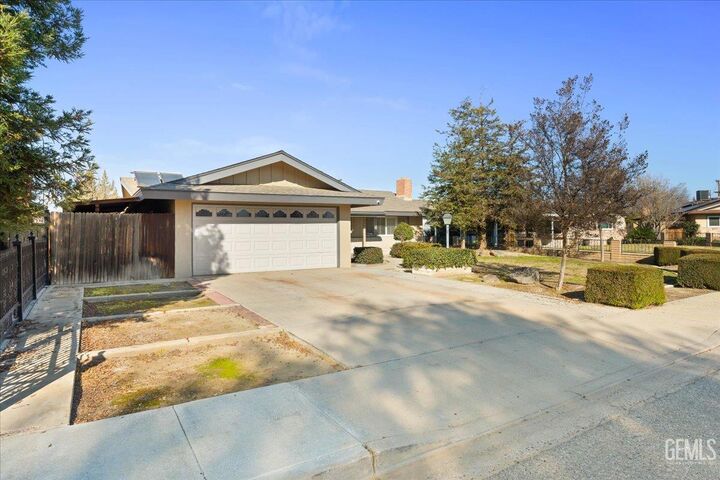 Property Photo: 2204 9th Street CA 93280