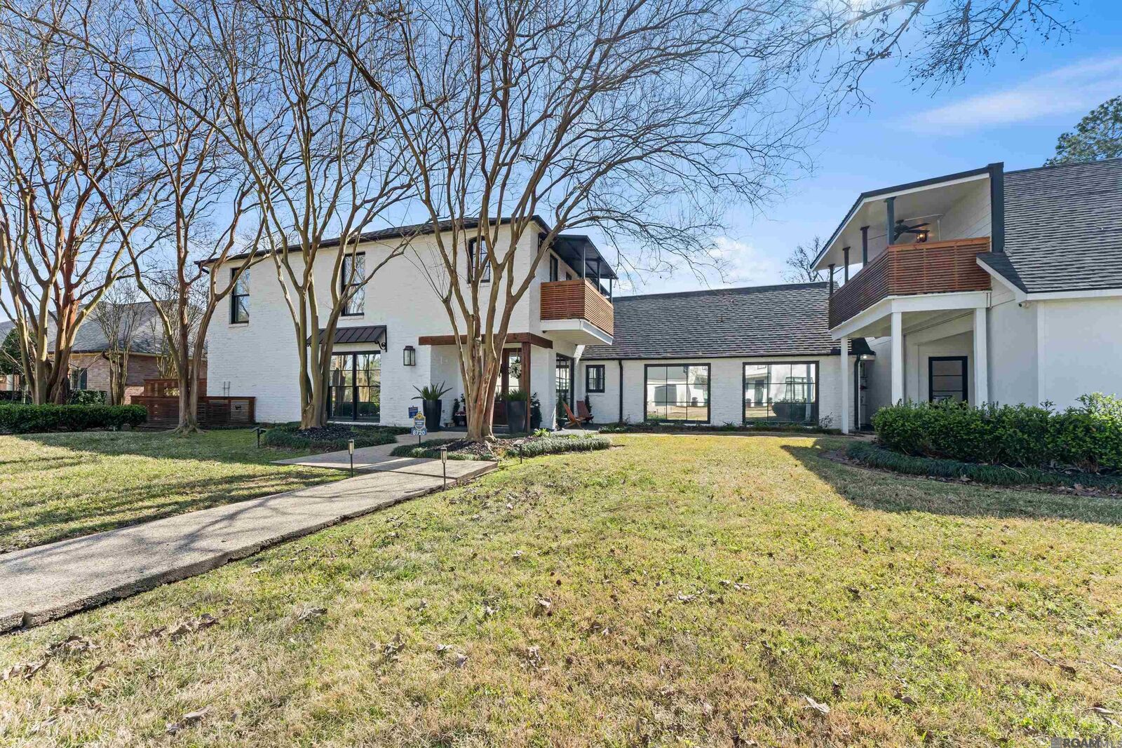 Property Photo: 8720 W Fairway Dr LA 70809