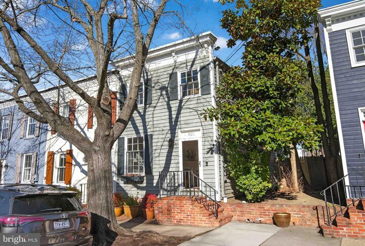Property Photo:  921 Oronoco Street  VA 22314 