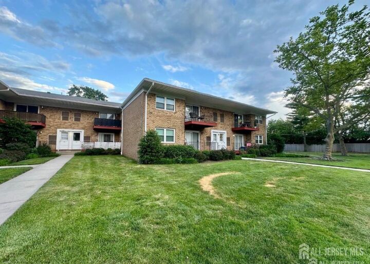 Property Photo:  37 Judson Terrace 5A  NJ 08837 