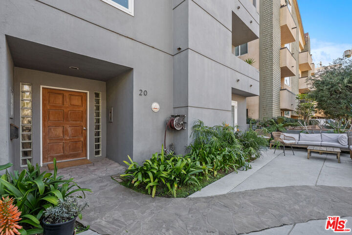 Property Photo:  20 Quarterdeck St  CA 90292 