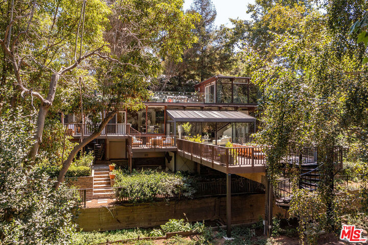 Property Photo:  681 Brooktree Rd  CA 90402 