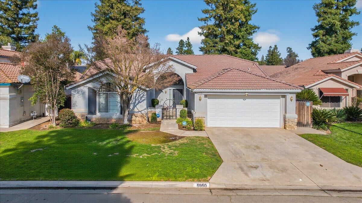 Property Photo:  5950 W Chennault Avenue  CA 93722 