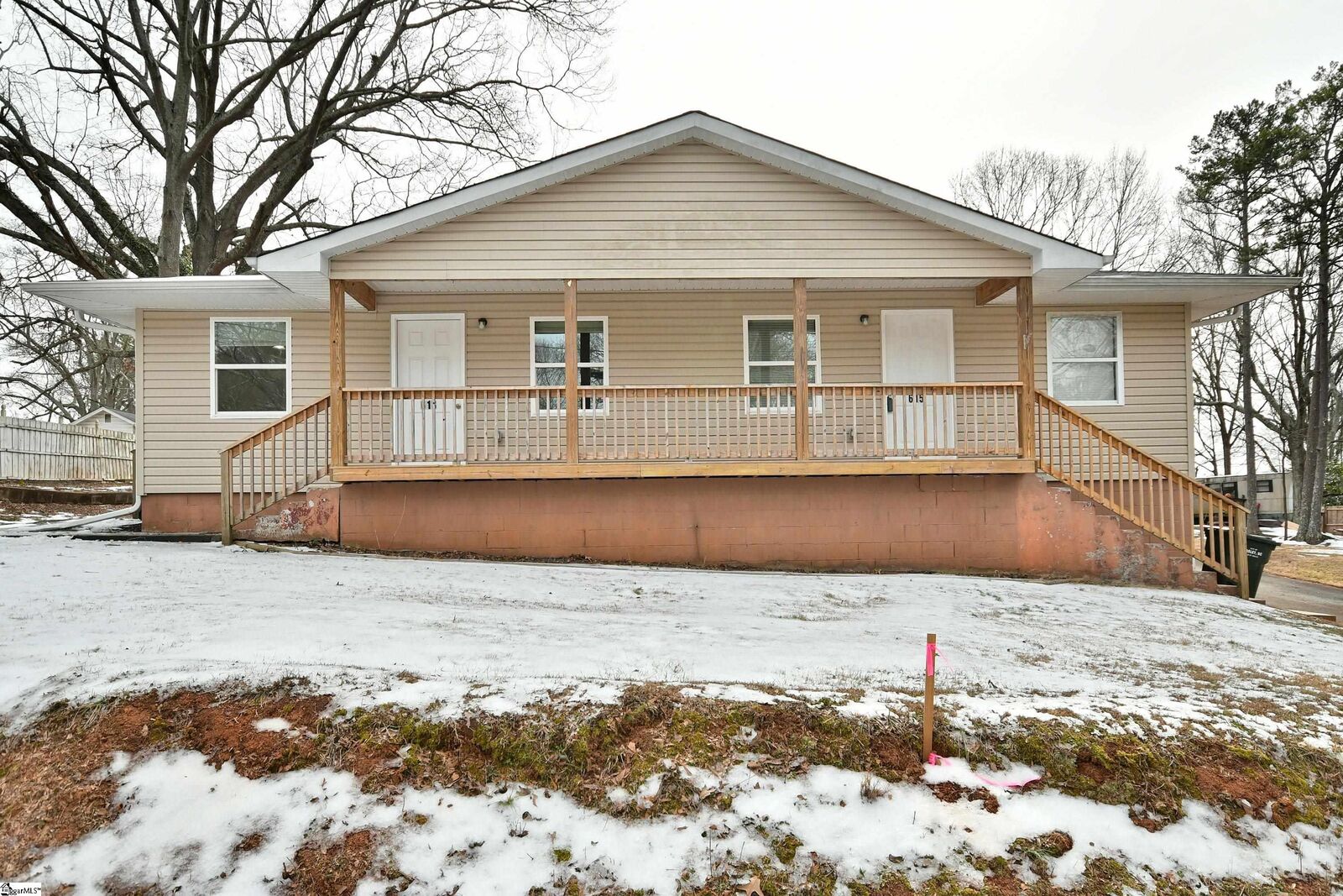 Property Photo: 613/615 W 4th Avenue SC 29640