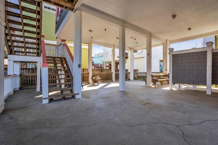 Property Photo:  911 Tidelands Drive  TX 77650 