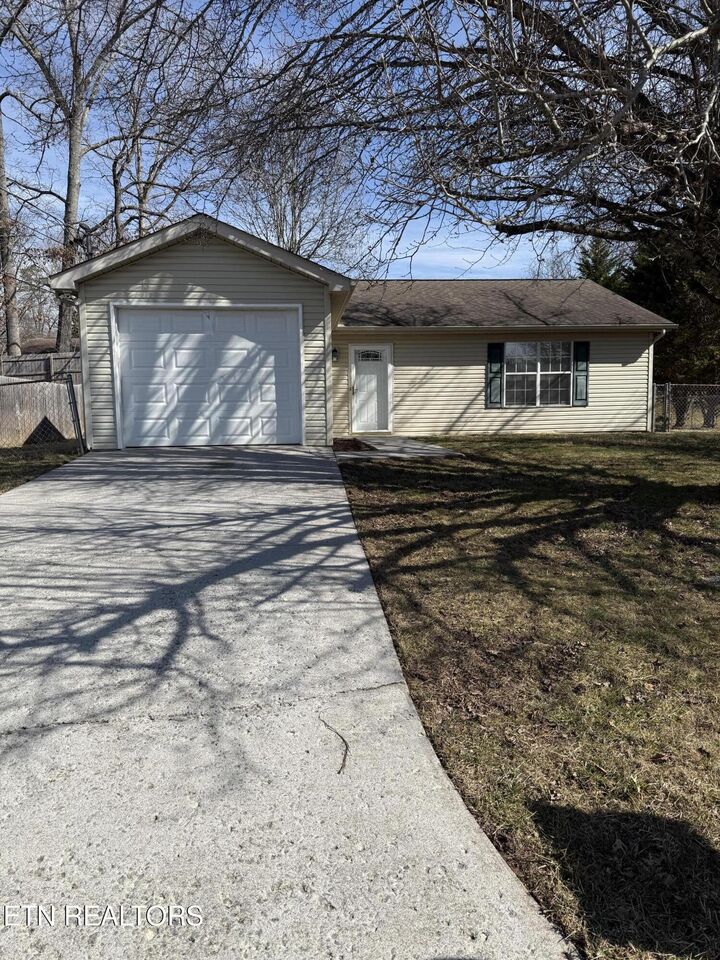 Property Photo: 7662 Trey Oaks Lane TN 37918