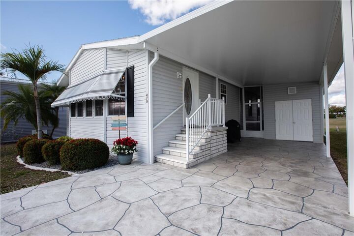 Property Photo:  2100 Kings Highway 478  FL 33980 