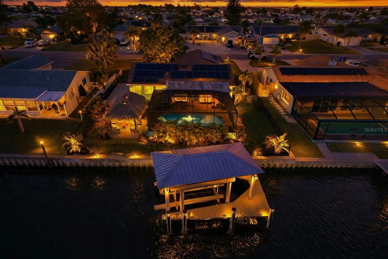 Property Photo: 1016 Spindle Palm Way FL 33572