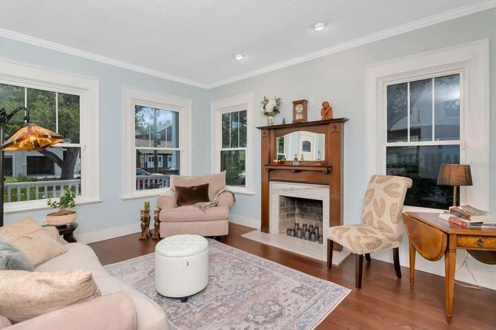 Property Photo:  2513 W Palm Drive  FL 33629 