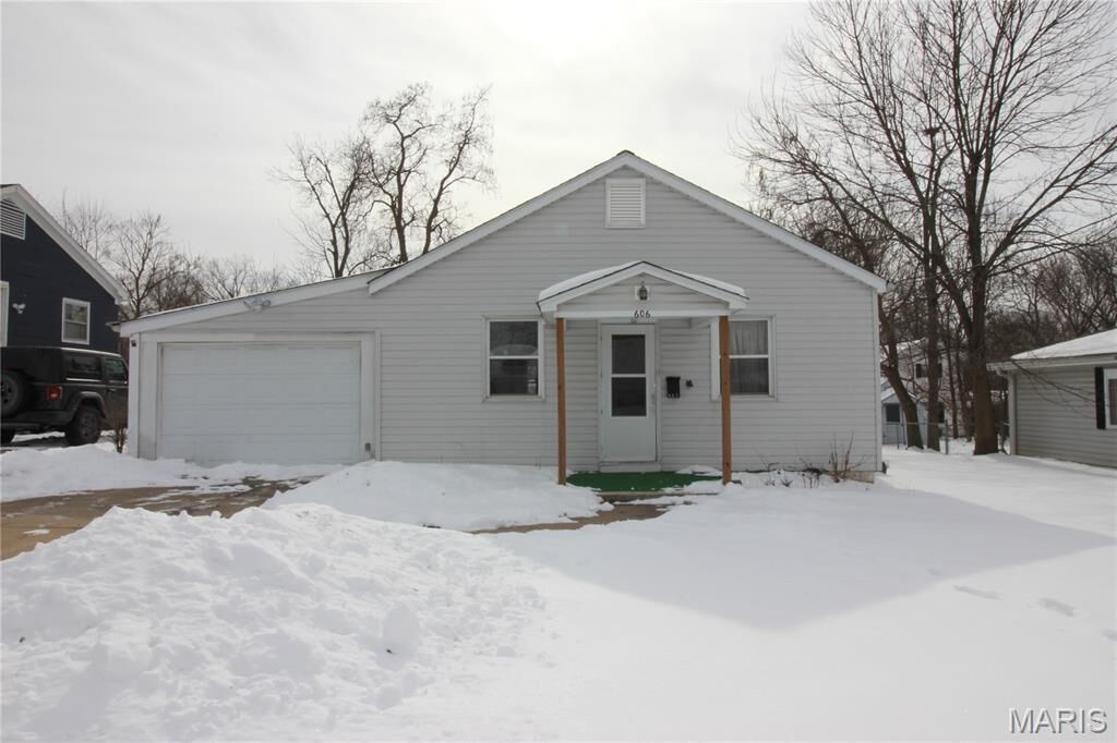 Property Photo:  606 Ball Street  MO 63385 