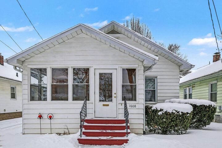Property Photo:  1608 Maguire Street  MI 49202 