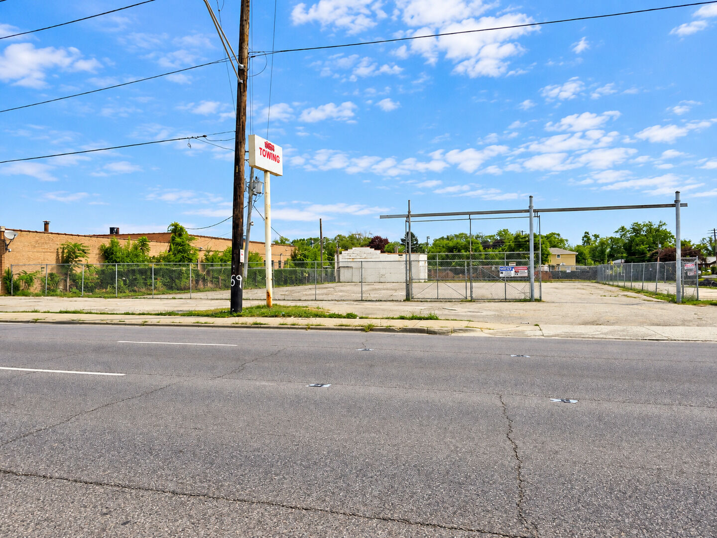 Property Photo:  