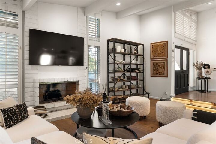 Property Photo:  3960 Ellenita  CA 91356 