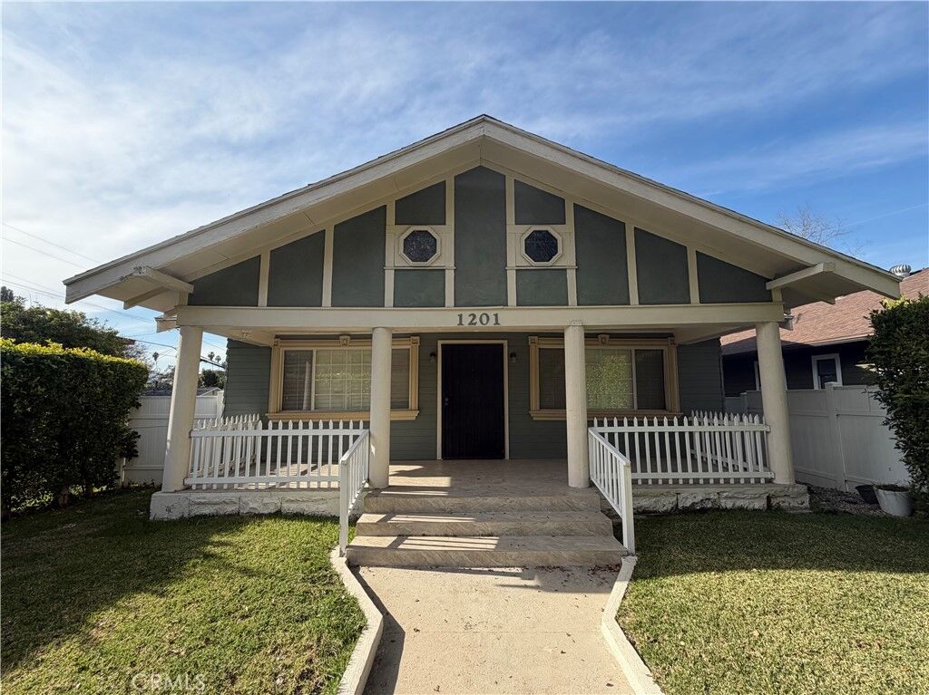 Property Photo: 1201 Sanborn Ave CA 90029