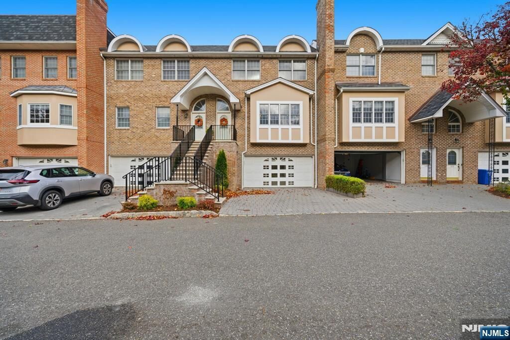 Property Photo:  119 Stonegate Trail  NJ 07626 