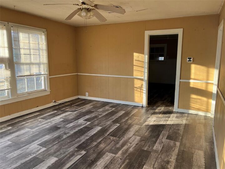 Property Photo:  935 E Washington Street  TX 75460 